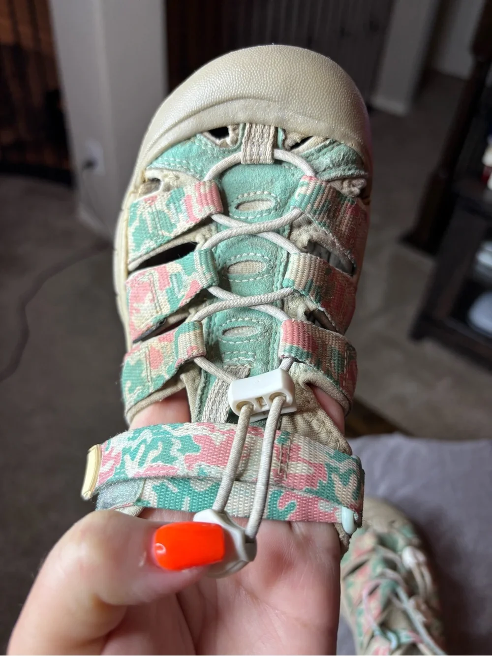 Keen Kids Newport H2 Sandals in Camo/Pink Icing size 1 Outdoor Hiking Water